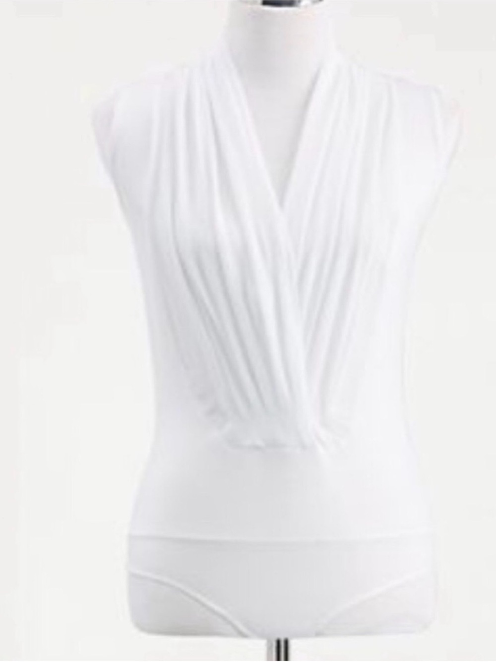 Eva Mendes White Ruched V-Neck Tank - Picture 5 of 5